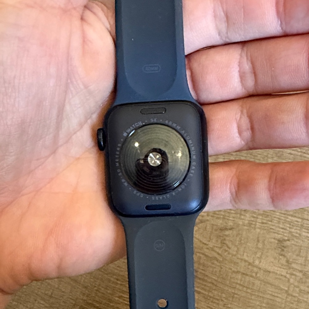 Apple Watch SE (2nd Gen) GPS - 40mm - Midnight aluminum/sport band - S/M- NEW - Picture 3 of 7